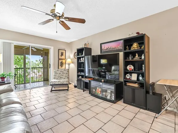 257 S Cypress Road #444, Pompano Beach, FL 33060