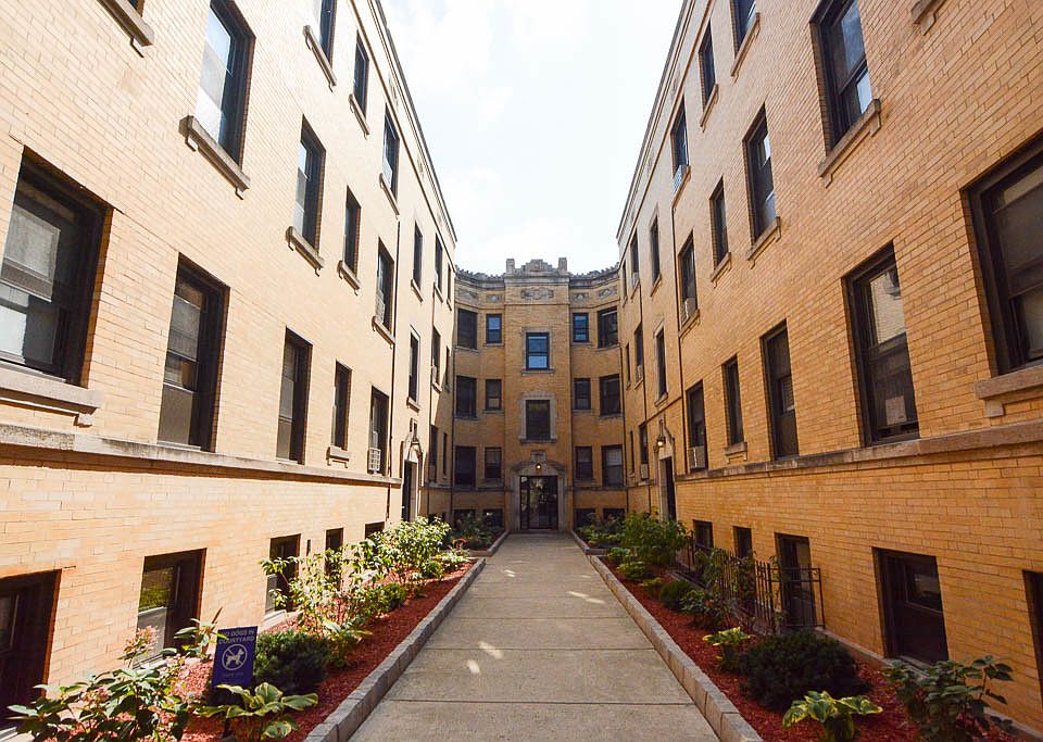 1st image of 438 W Belden Ave #D50