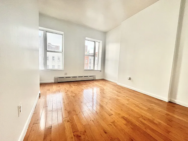 1993 3rd Ave #4L — Photo 6
