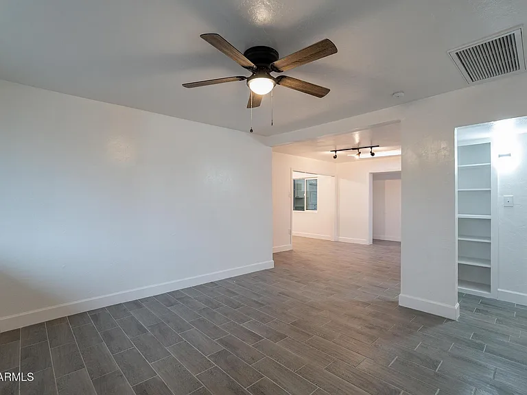 536 W 18th St — Photo 11