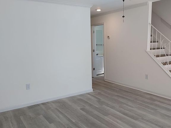 3rd image of 1374 Paris Ct