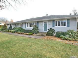 194 Seaman Neck Rd, Dix Hills, NY 11746