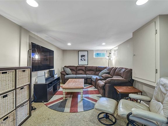 5th image of 3959 W 210th St