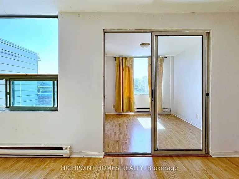 360 College St #401 — Photo 16