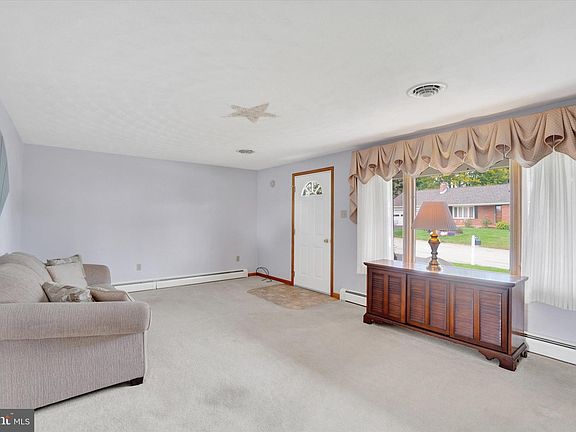 3rd image of 120 E Clearview Dr