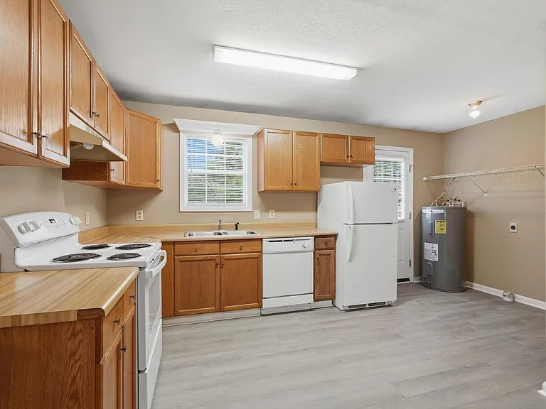 26990 Elkins Rd #K — Photo 4