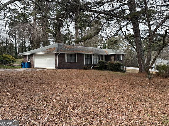 2nd image of 2580 Lake Capri Rd NW