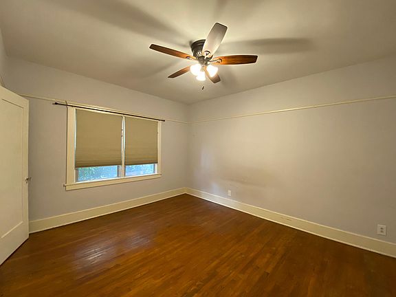 4th image of 2306 N Beachwood Dr