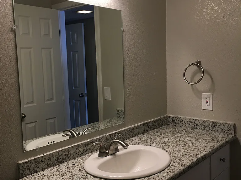 Sutter Commons Apartments — Photo 26
