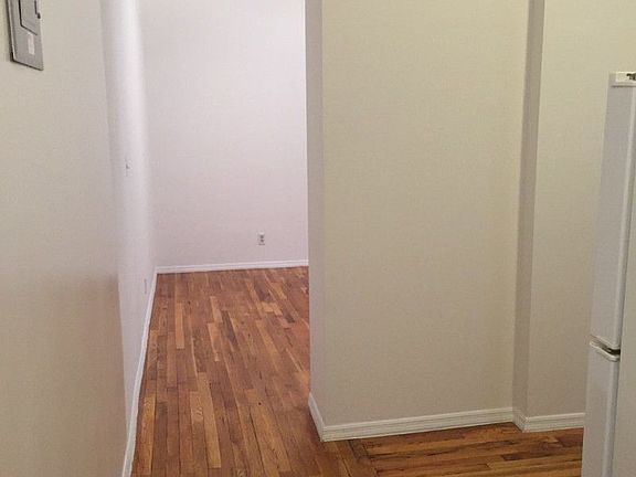 3rd image of 122 Saint Marks Pl APT 14