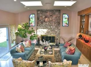 879 Downing Rd, Valley Stream, NY 11580