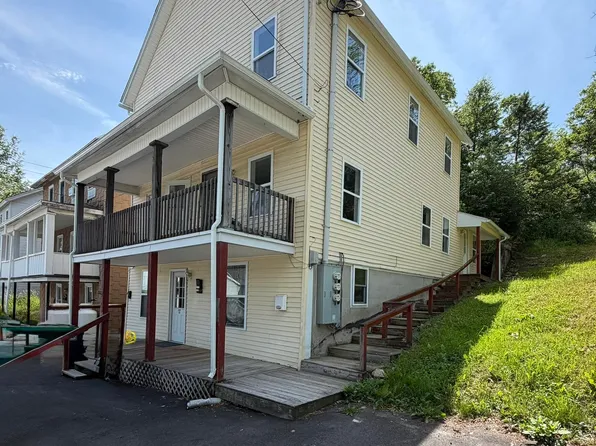 409 Delaware St, Forest City, PA 18421