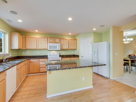 4th image of 23023 SE 14th St