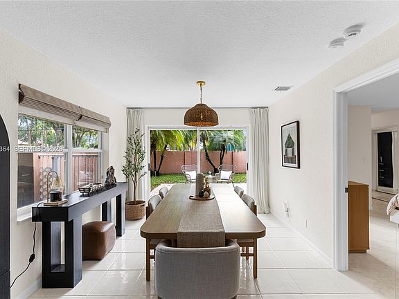 2nd image of 5561 Grande Palm Cir