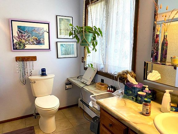 4th image of 414 Mora Ln