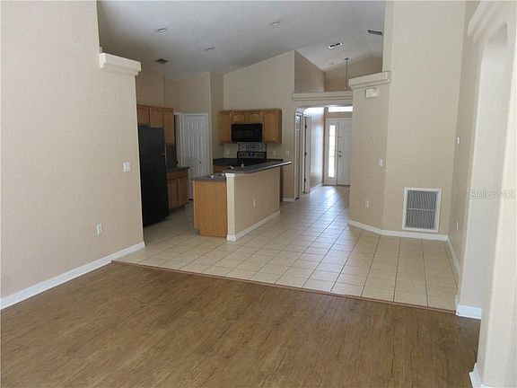 5th image of 402 Vizcay Way