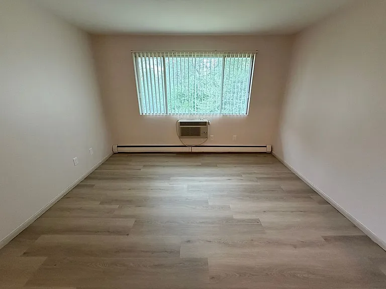 113 S Platten St — Photo 17
