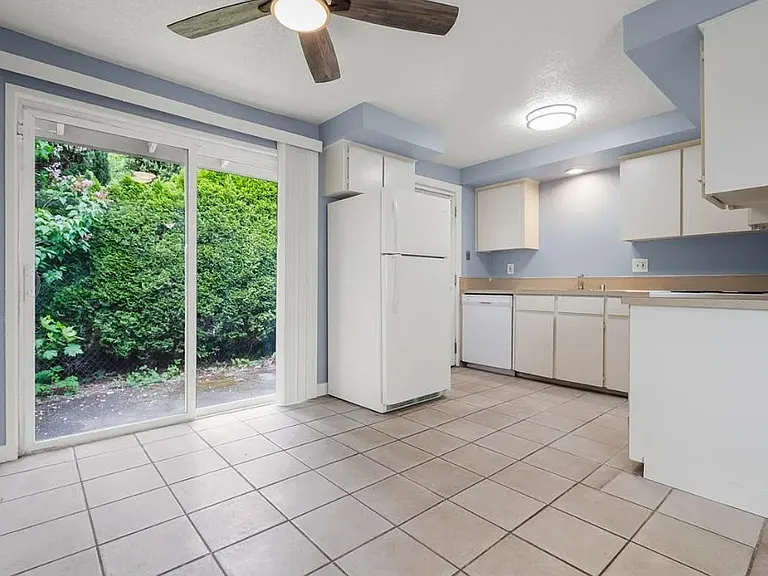 3208 NE 44th St #3208 — Photo 9