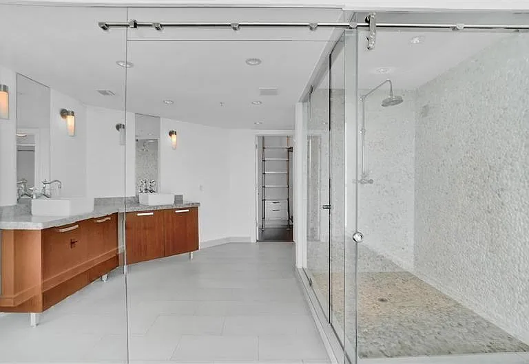 720 NE 62nd St #4 — Photo 15