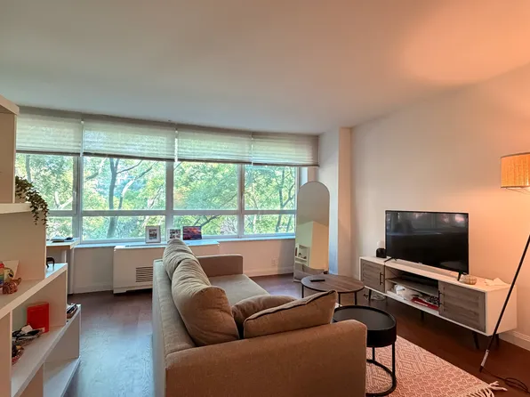 200 East 94th Street image 1 of 16