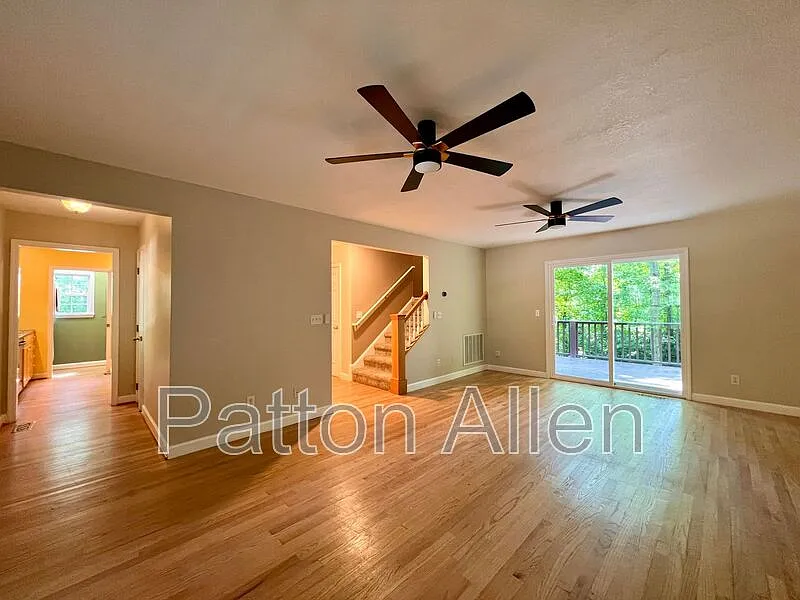 3 bed, 2.0 bath, 1638 sqft, $2,495 — Photo 3