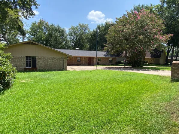 186 1st Oak Dr, Mabank, TX 75156