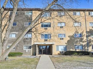 919 N Boxwood Dr APT 105, Mount Prospect, IL 60056