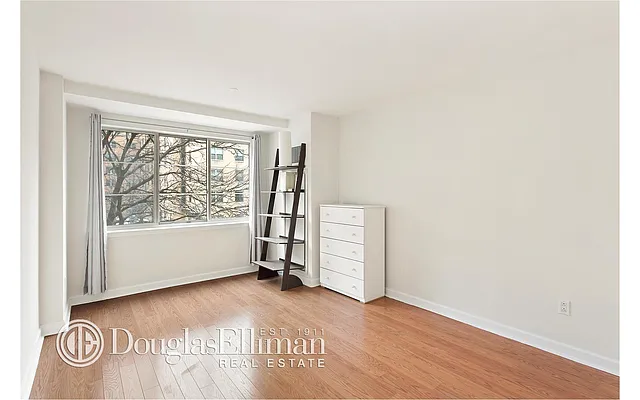 Rented by Douglas Elliman | media 16