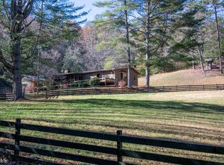 5100 Crow Creek Rd, Lakemont, GA 30552