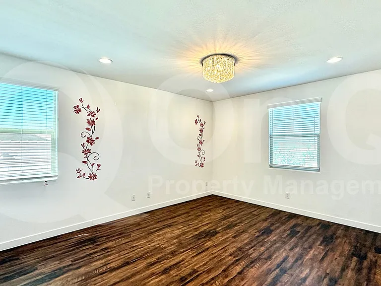 5933 S 25th Ln — Photo 8
