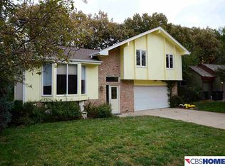 1405 Peterson Dr, Omaha, NE 68130