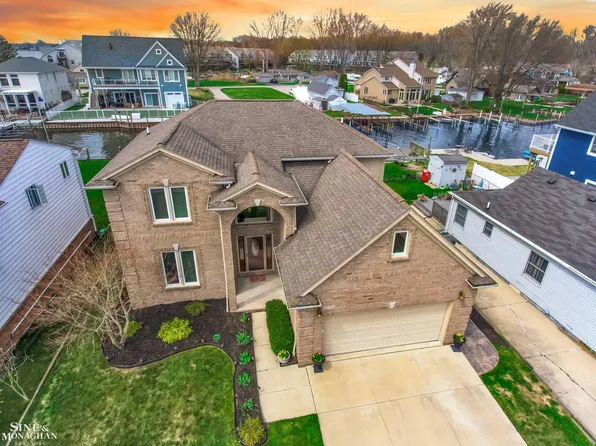 37753 Maplehill St, Harrison Township, MI 48045