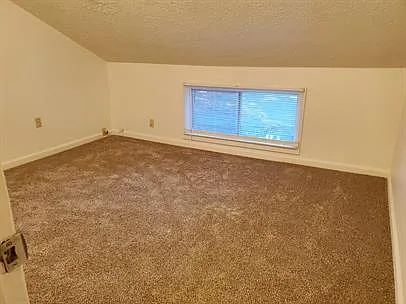 430 Robinson Ave — Photo 9