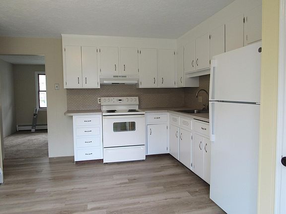2nd image of 6 Ferland Dr #2