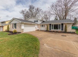 14580 Indian Creek Dr, Middleburg Heights, OH 44130
