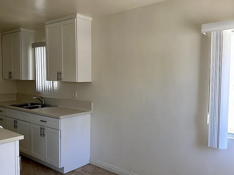 10850 Landale St — Photo 3