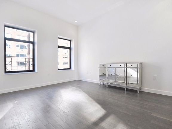 3rd image of 44 E End Ave Unit 4CC