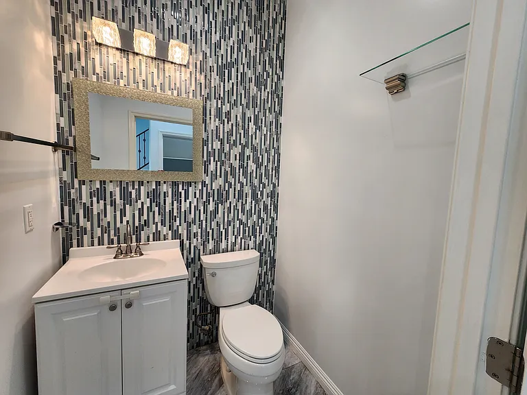 6827 Murietta Ave — Photo 34