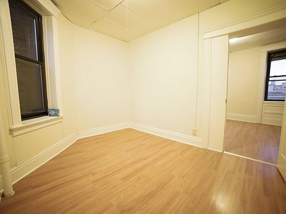 4th image of 326 Baldwin Ave #7