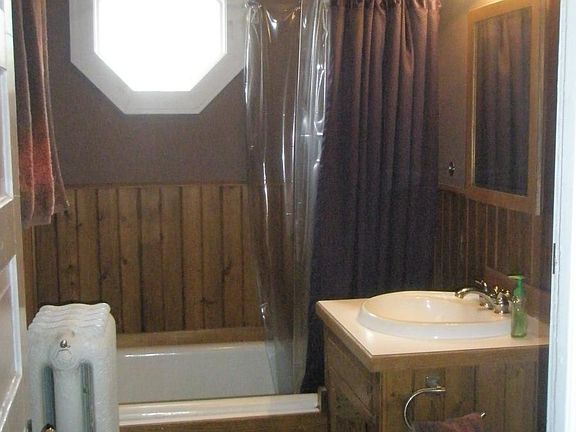 2nd image of 428 Dayton Ave APT 1