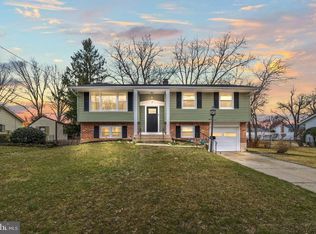 17 Carriage Ln, Marlton, NJ 08053