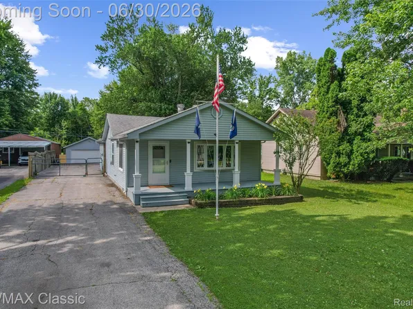401 Center St, Carleton, MI 48117
