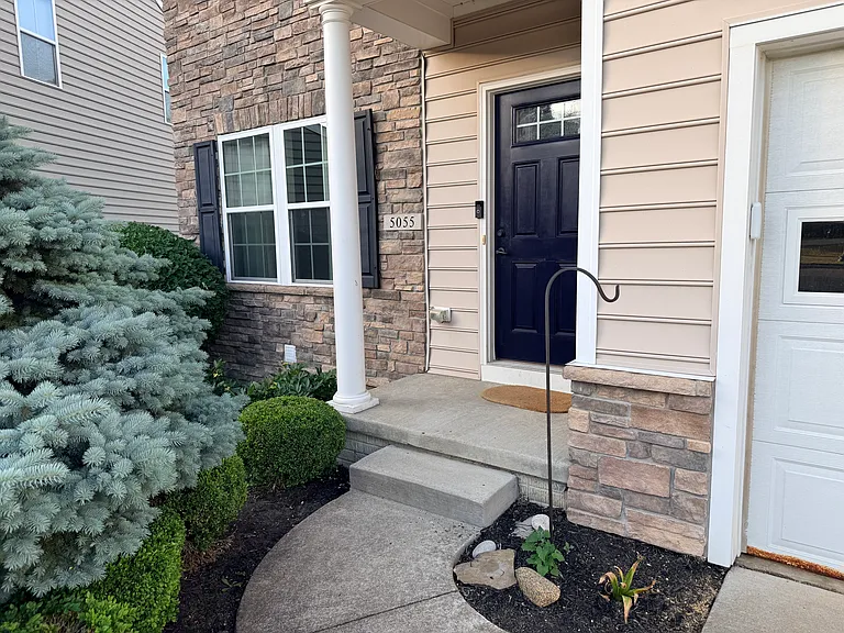 5055 Lake Forest Dr — Photo 2