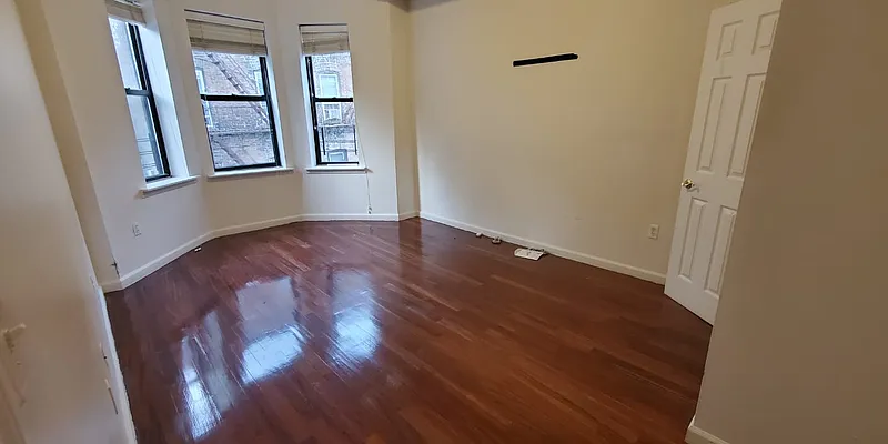 Rented by ERNY LLC | media 12