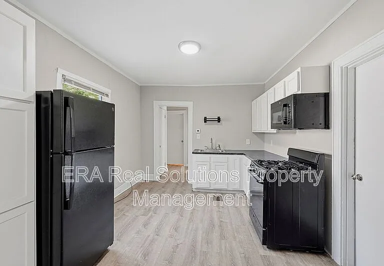 130 Valencia St #1 — Photo 10