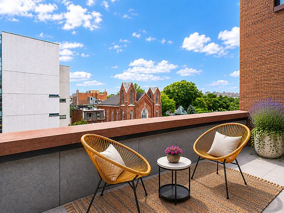 3rd image of 1861 Amsterdam Ave #601