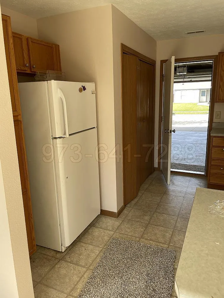 5 bed, 2.5 bath, 1765 sqft, $2,050 — Photo 3