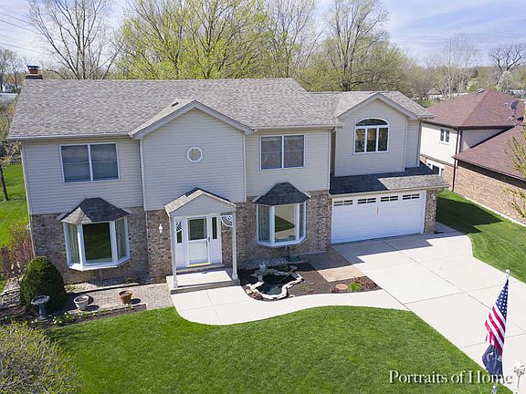 2nd image of 10853 Chaucer Dr