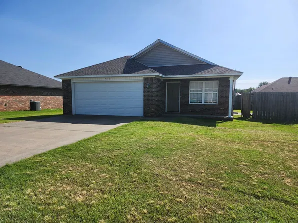 913 S Pittsburg Ave, Russellville, AR 72802