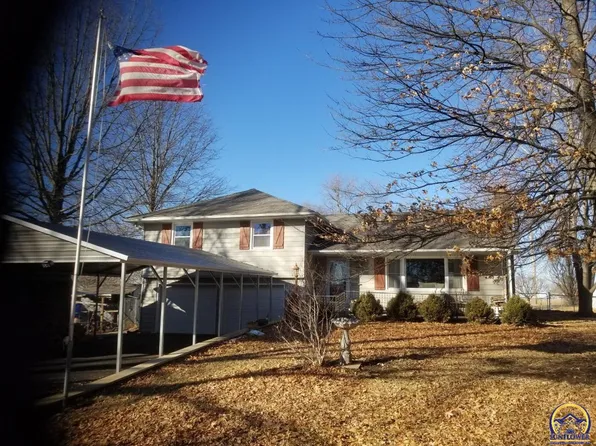 5834 SE 45th St, Topeka, KS 66605